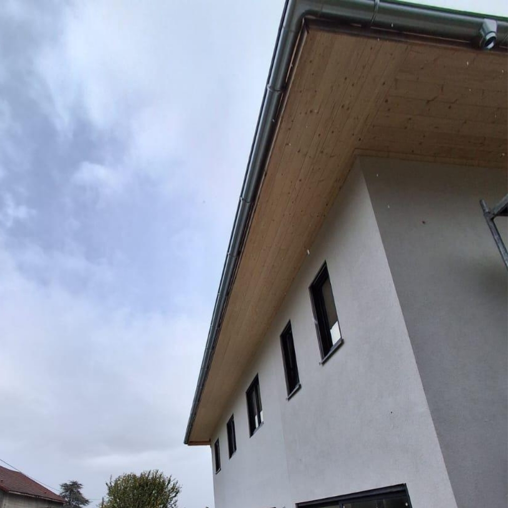 Après installation menuiserie bois et rangement sur mesure